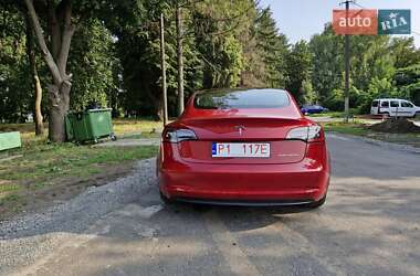 Седан Tesla Model 3 2023 в 