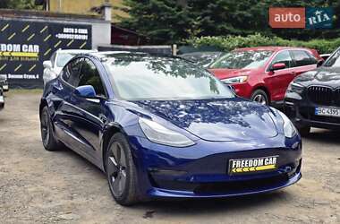 Седан Tesla Model 3 2023 в Львове