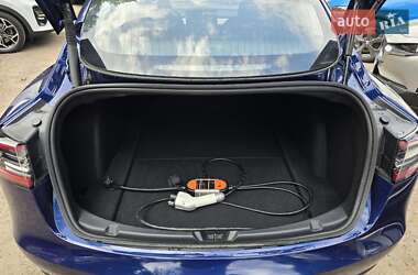 Седан Tesla Model 3 2023 в 