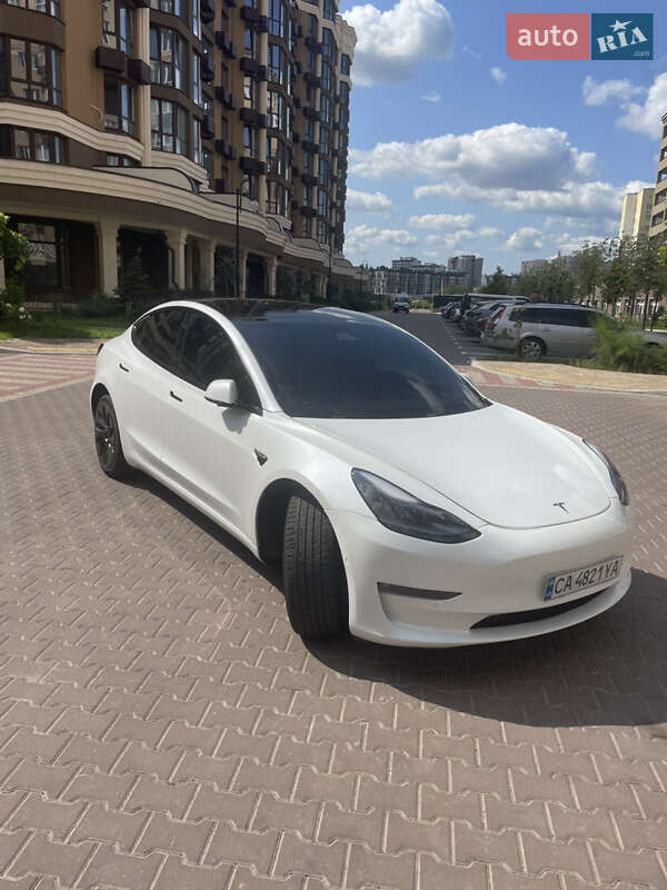 Седан Tesla Model 3 2021 в 