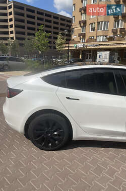 Седан Tesla Model 3 2021 в 