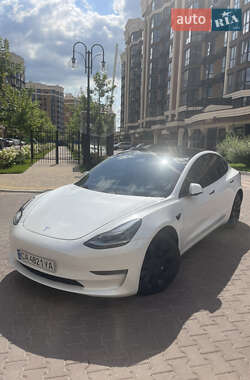 Седан Tesla Model 3 2021 в 