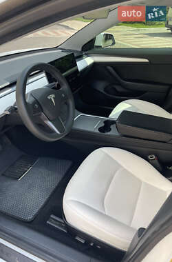 Седан Tesla Model 3 2021 в 