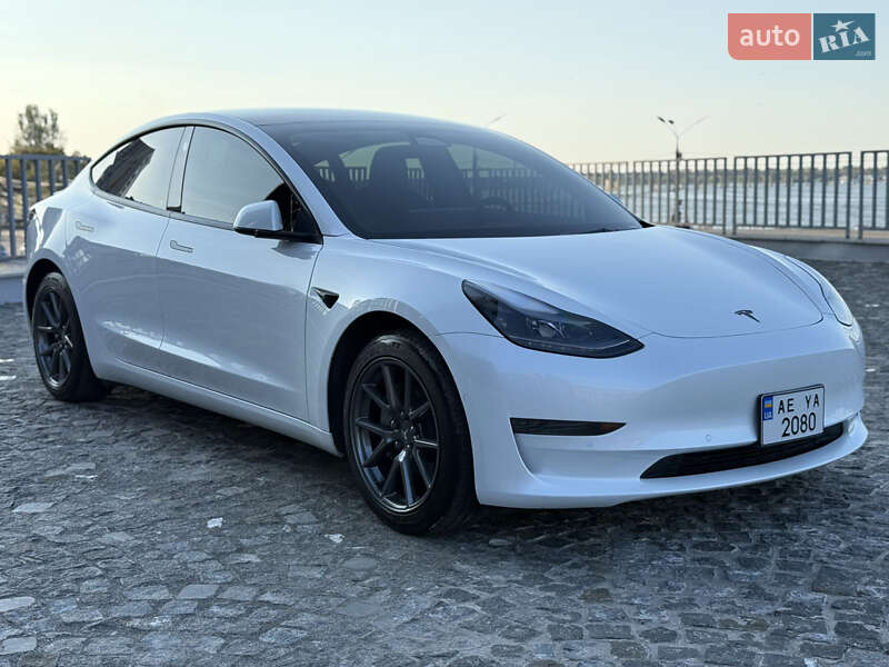 Седан Tesla Model 3 2022 в Днепре