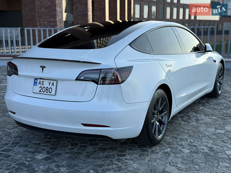 Седан Tesla Model 3 2022 в Днепре
