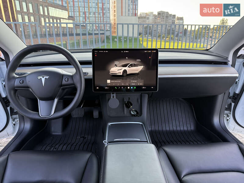 Седан Tesla Model 3 2022 в Днепре