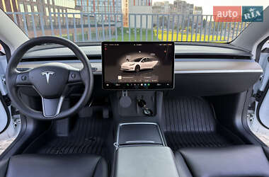Седан Tesla Model 3 2022 в 