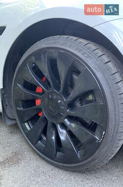Седан Tesla Model 3 2021 в 