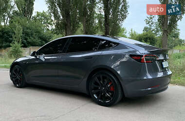 Седан Tesla Model 3 2023 в 