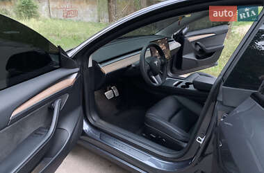 Седан Tesla Model 3 2023 в 