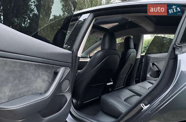 Седан Tesla Model 3 2023 в 