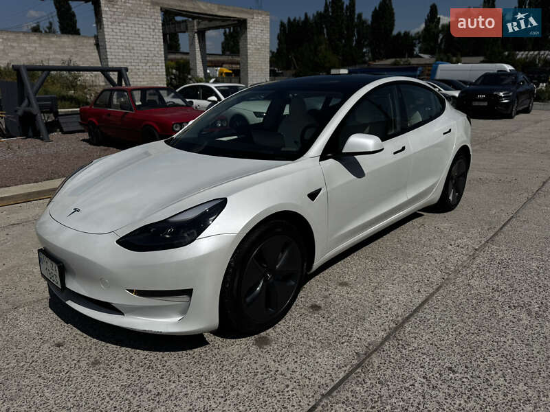 Седан Tesla Model 3 2023 в Житомире