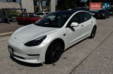 Седан Tesla Model 3 2023 в 