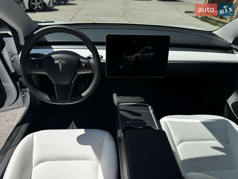 Седан Tesla Model 3 2023 в Житомире
