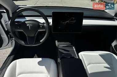 Седан Tesla Model 3 2023 в 