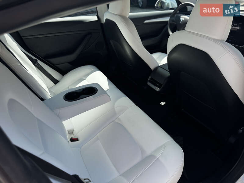 Седан Tesla Model 3 2023 в Житомире