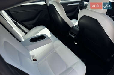 Седан Tesla Model 3 2023 в 
