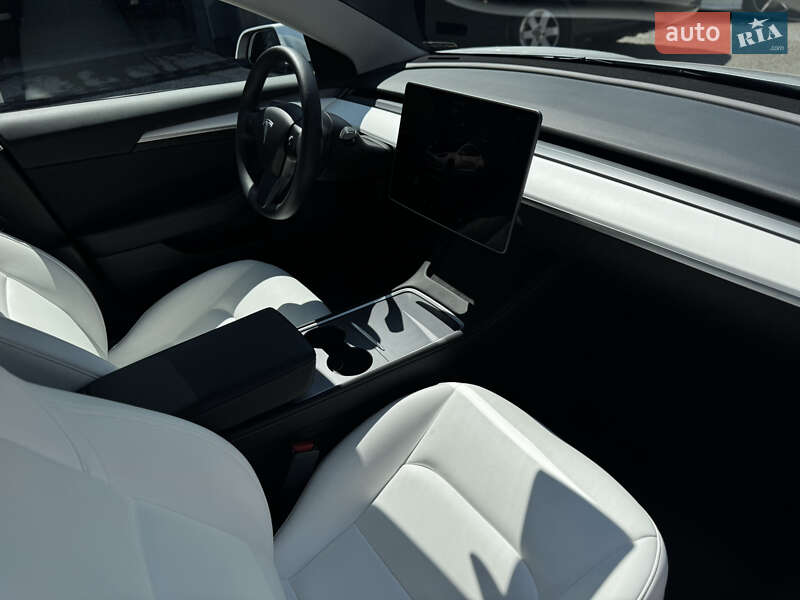 Седан Tesla Model 3 2023 в Житомире
