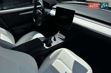 Седан Tesla Model 3 2023 в 