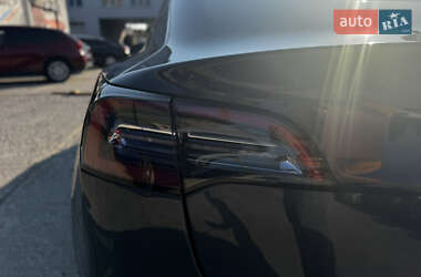 Седан Tesla Model 3 2023 в 