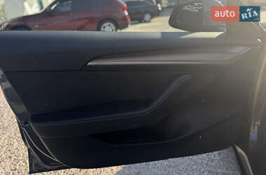 Седан Tesla Model 3 2023 в 