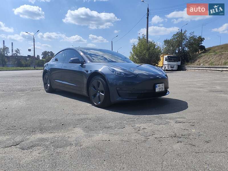 Седан Tesla Model 3 2023 в Киеве