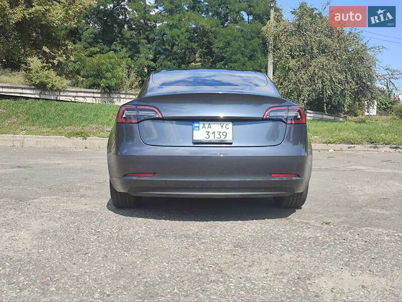 Седан Tesla Model 3 2023 в Киеве