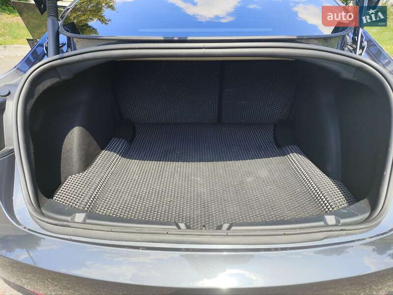 Седан Tesla Model 3 2023 в Киеве