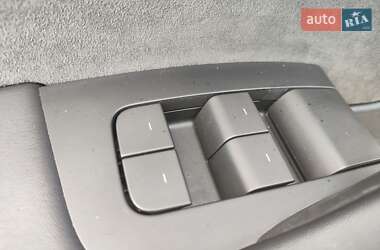 Седан Tesla Model 3 2023 в 
