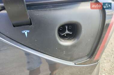 Седан Tesla Model 3 2023 в 