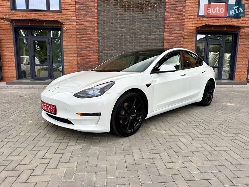 Седан Tesla Model 3 2021 в Кременчуці
