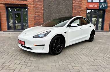 Седан Tesla Model 3 2021 в 