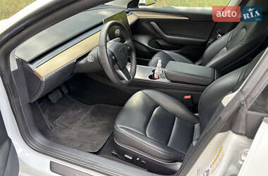 Седан Tesla Model 3 2022 в 