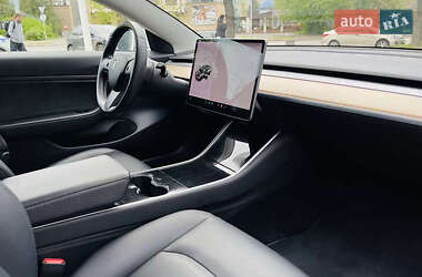 Седан Tesla Model 3 2018 в 