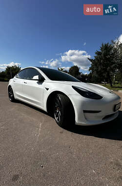 Седан Tesla Model 3 2021 в 