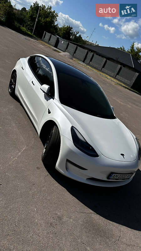 Седан Tesla Model 3 2021 в Житомире