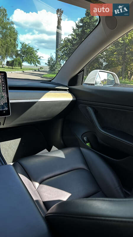 Седан Tesla Model 3 2021 в Житомире