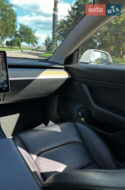 Седан Tesla Model 3 2021 в 
