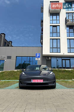 Седан Tesla Model 3 2022 в 