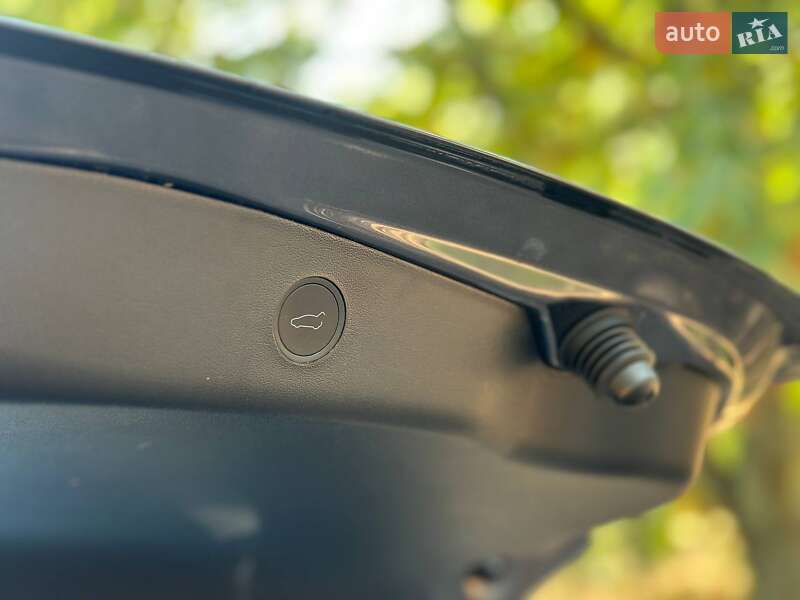 Седан Tesla Model 3 2023 в Одессе
