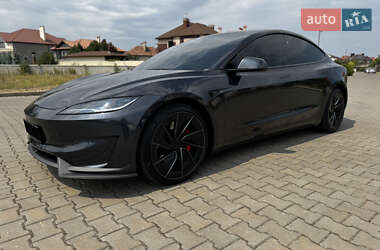 Седан Tesla Model 3 2024 в 