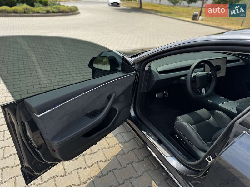 Седан Tesla Model 3 2024 в Одесі