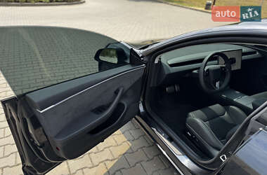 Седан Tesla Model 3 2024 в 