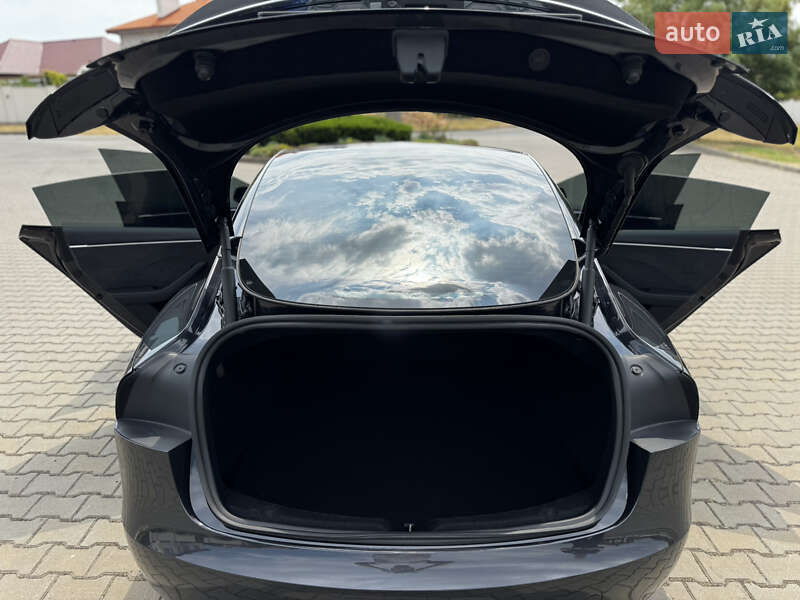 Седан Tesla Model 3 2024 в Одесі