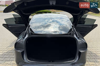 Седан Tesla Model 3 2024 в 