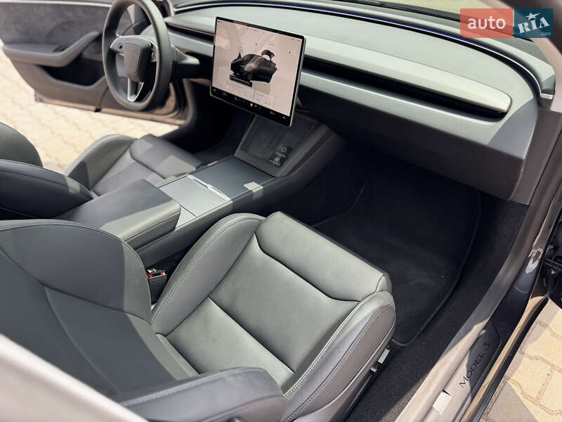 Седан Tesla Model 3 2024 в Одесі