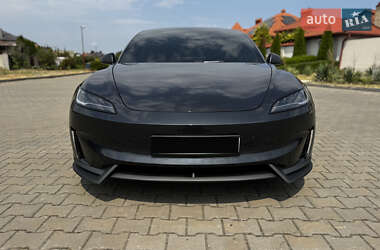 Седан Tesla Model 3 2024 в 