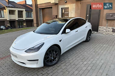 Седан Tesla Model 3 2022 в 