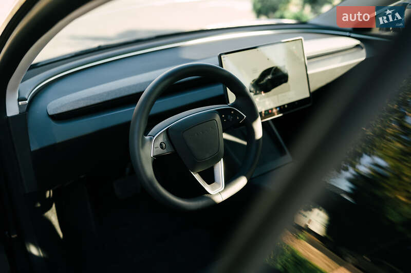 Седан Tesla Model 3 2024 в Одесі