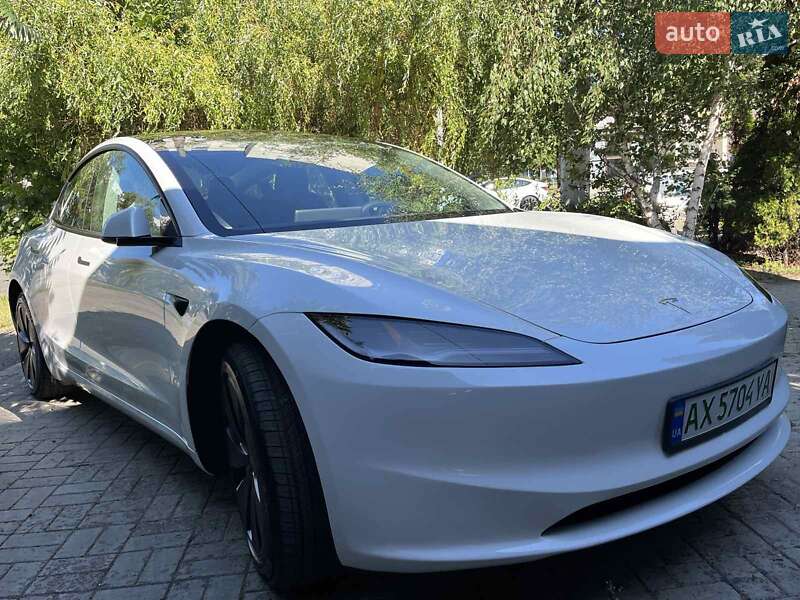 Седан Tesla Model 3 2024 в 